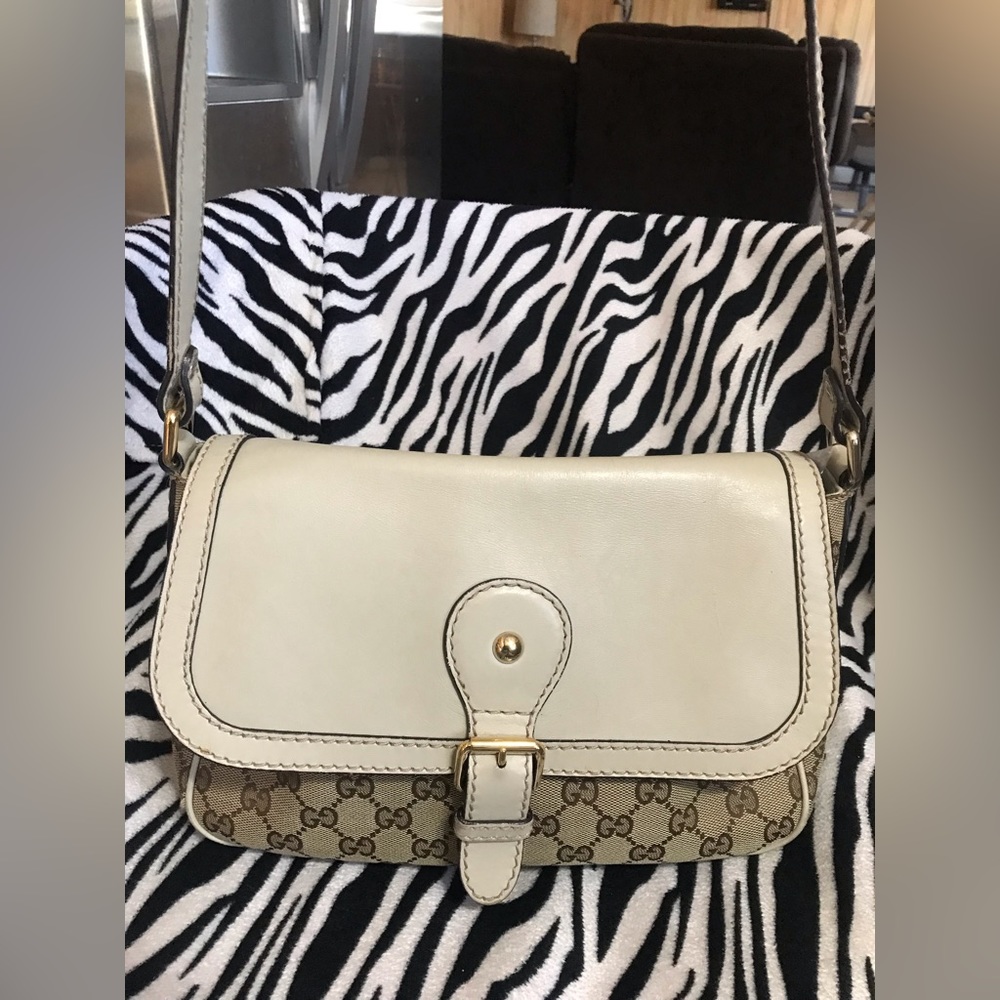 Gucci cross body bag.